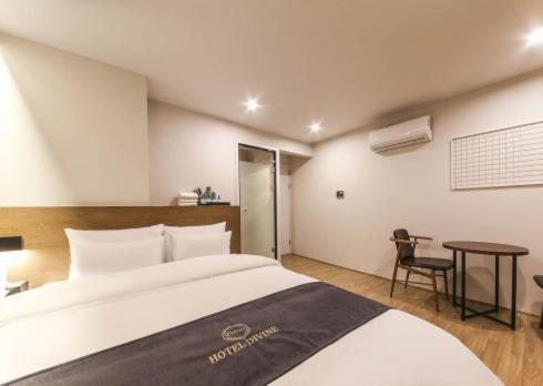 Gwangju Divine Hotel Gwangju Metropolitan City Oda fotoğraf